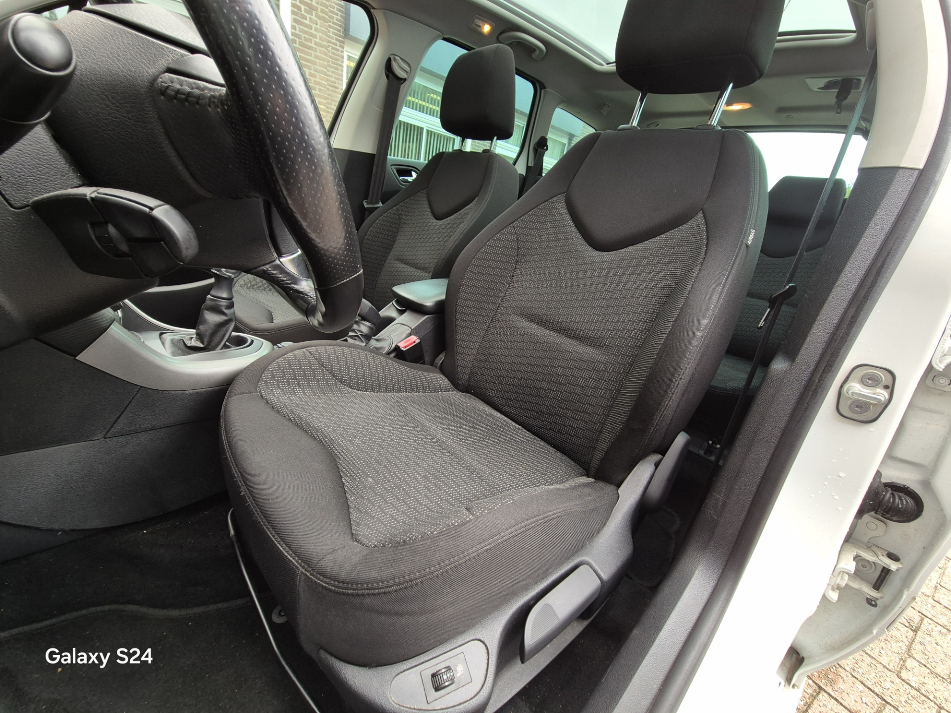 Peugeot 308 SW 1.6 VTi. "7 Persoons" 48159026-21.jpg | Auto Centrum Bommelerwaard (A.C.B.) BV