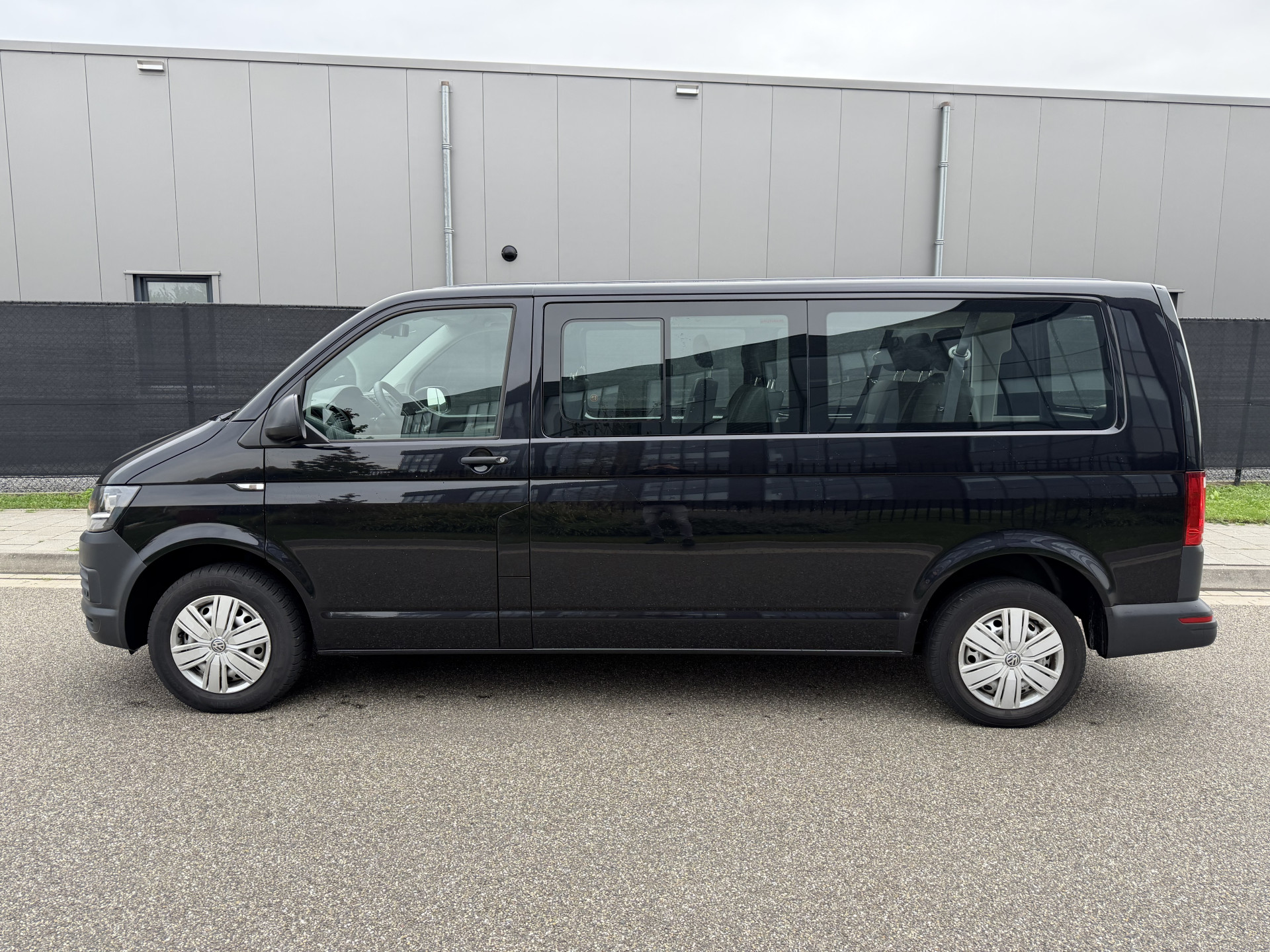 Volkswagen Transporter Multivan, 9 Persoons 2.0 TDI L2H1 Comfortline 48325859-13.jpg | Auto Centrum Bommelerwaard (A.C.B.) BV