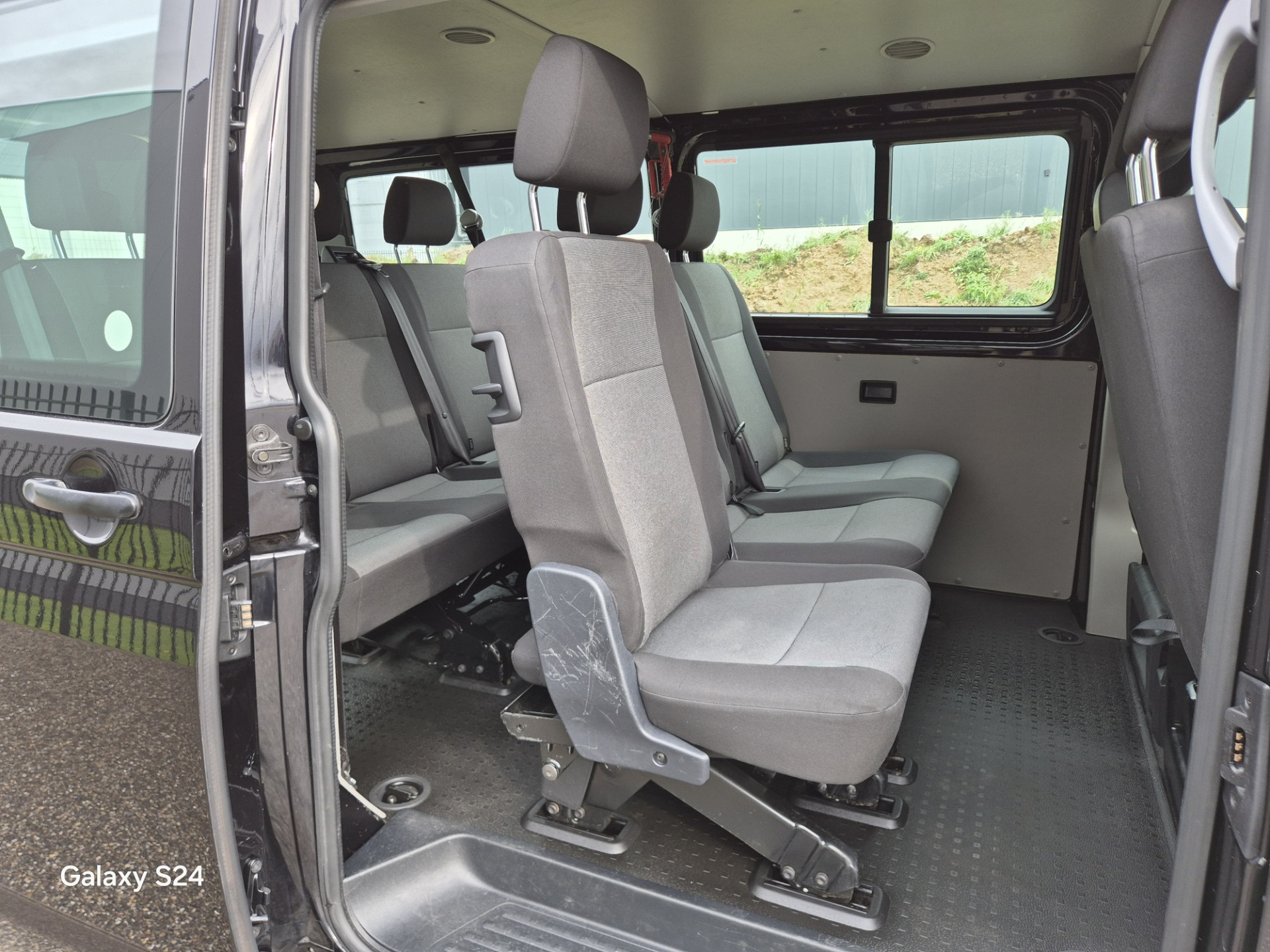 Volkswagen Transporter Multivan, 9 Persoons 2.0 TDI L2H1 Comfortline 48325859-28.jpg | Auto Centrum Bommelerwaard (A.C.B.) BV