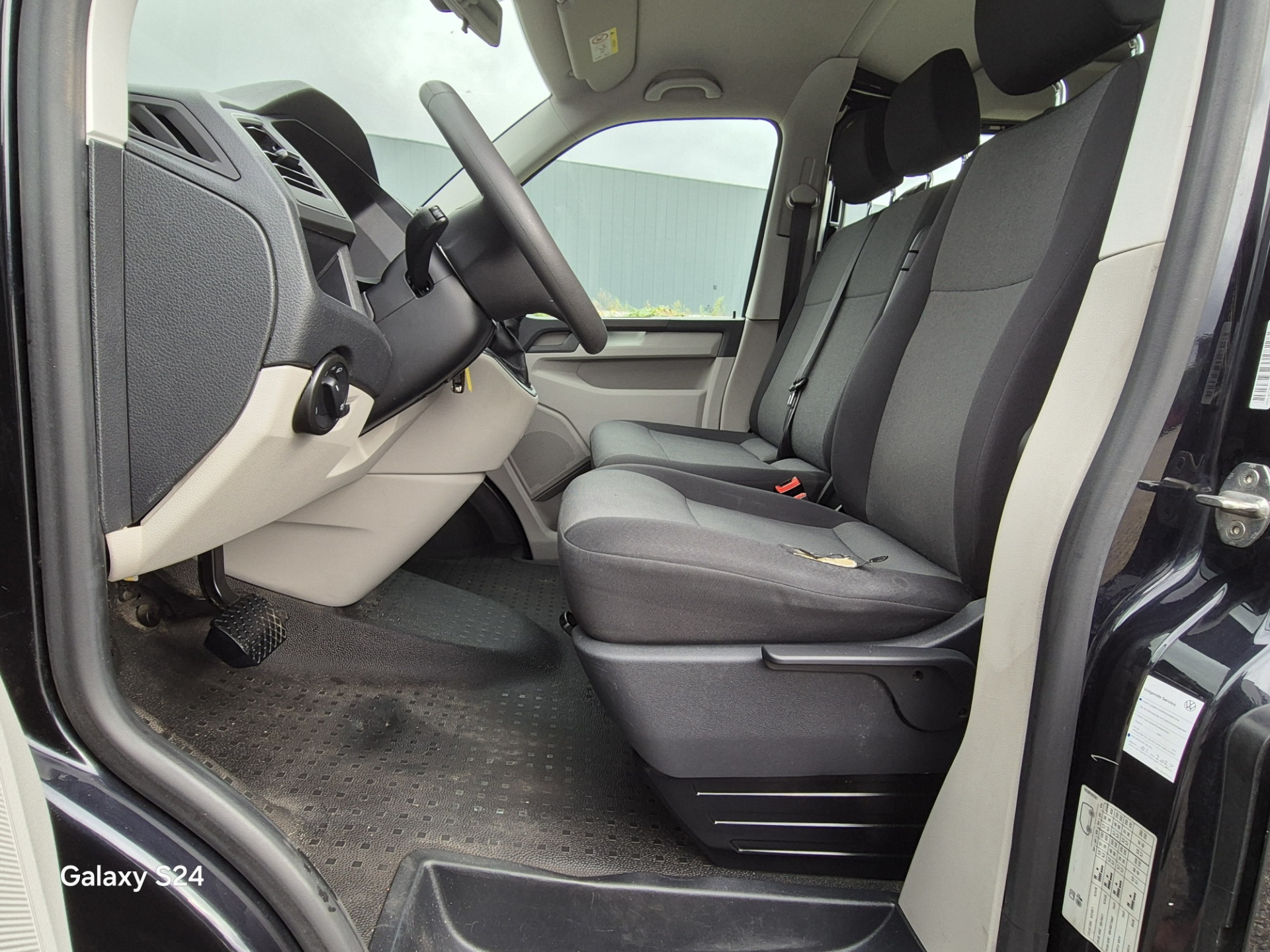 Volkswagen Transporter Multivan, 9 Persoons 2.0 TDI L2H1 Comfortline 48325859-40.jpg | Auto Centrum Bommelerwaard (A.C.B.) BV