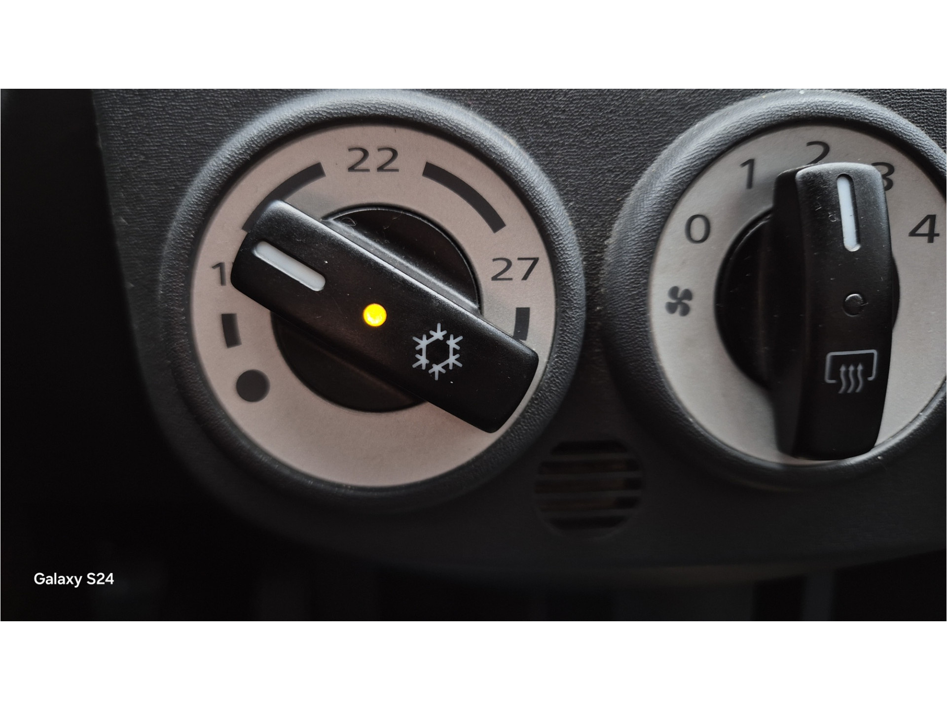 Mitsubishi Colt 1.3 48586963-14.jpg | Auto Centrum Bommelerwaard (A.C.B.) BV