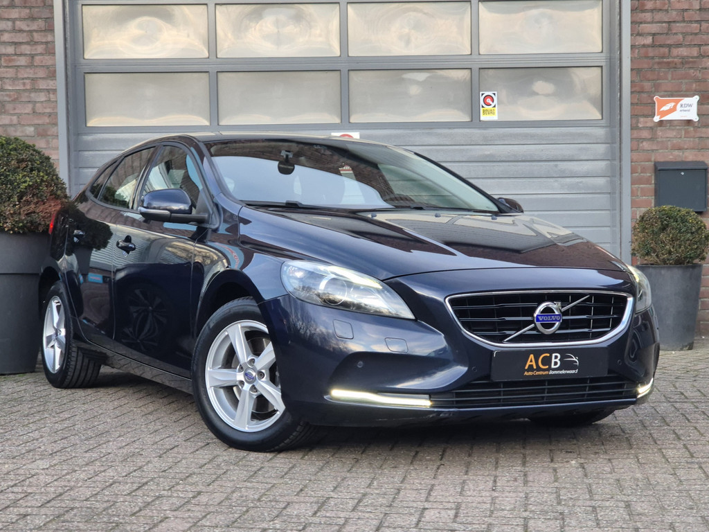 Volvo V40 2.0 T2 Summum-Leder-Trekhaak 50164137-0.jpg | Auto Centrum Bommelerwaard (A.C.B.) BV