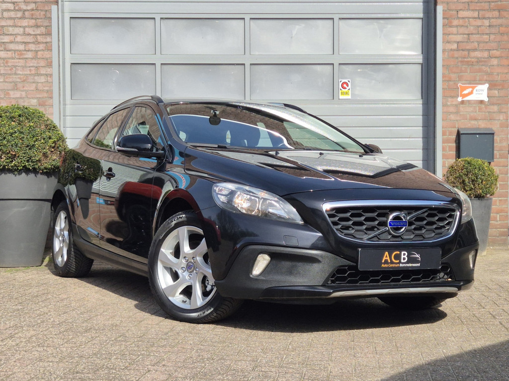 Volvo V40 Cross Country 1.6 T4 180 pk Momentum, NAP, 51816963-0.jpg | Auto Centrum Bommelerwaard (A.C.B.) BV