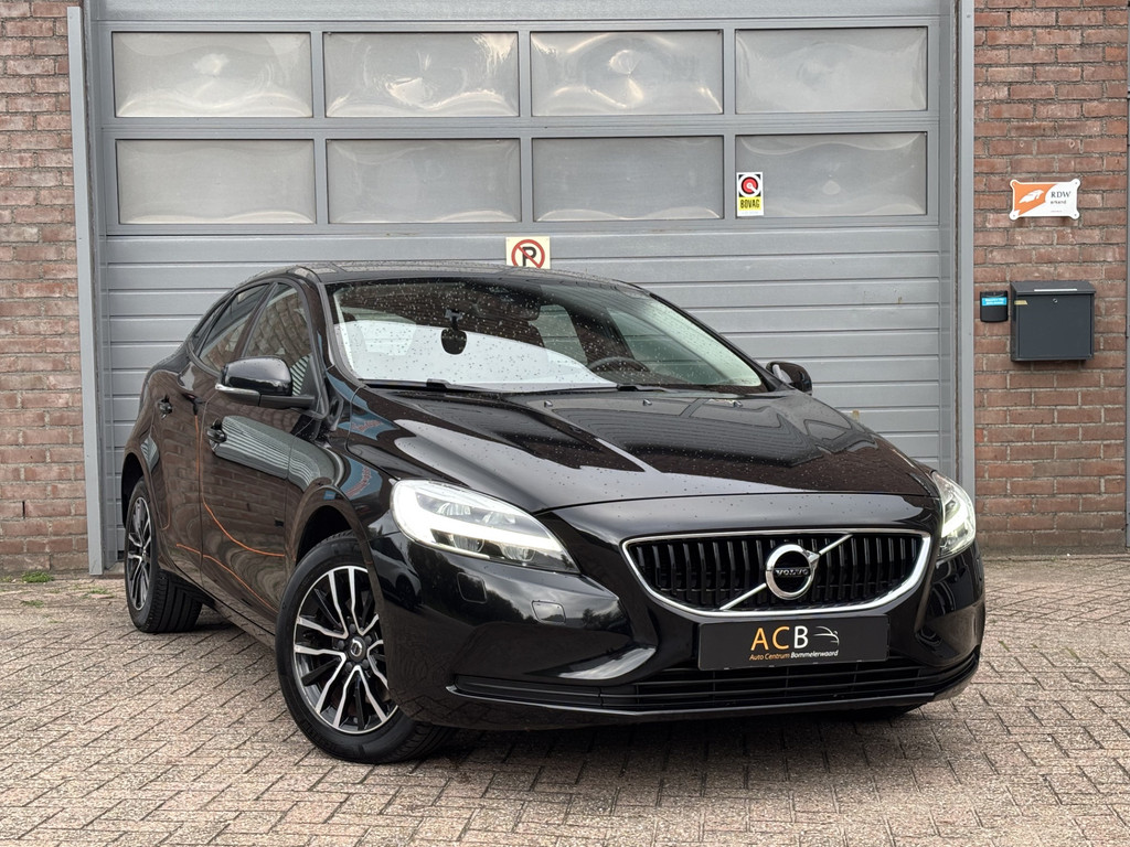 Volvo V40 2.0 T2 Nordic+ 57529071-0.jpg | Auto Centrum Bommelerwaard (A.C.B.) BV